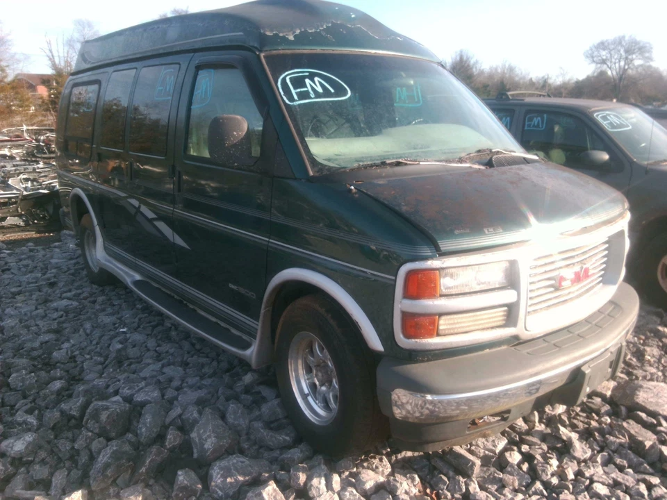 Radiador GMC VAN SAVANA 1500 96 97 98 99 00 01 02 Foto 3 de 4