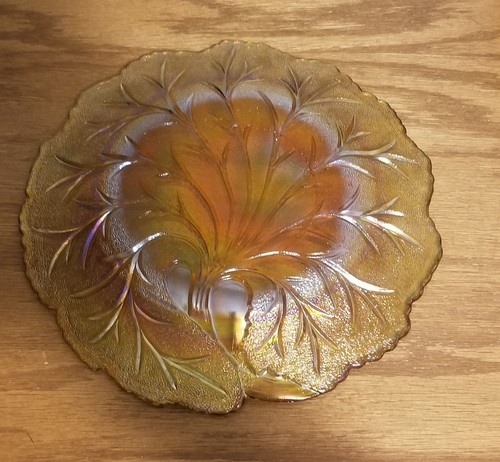 Rare Carnival Glass 10" Plate Gold / Amber Base Tone w/ Multiple Changing Colors - Picture 16 of 18