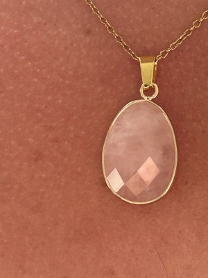 Vergoldete Halskette mit facettiertem Rosenquarz - Minimalistischer Schmuck