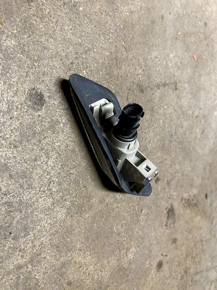 1998 - 2002 宝马 Z3 原始设备制造商中继器侧标记转向闪光灯透明 63132493613 — 第 3/4 张图片