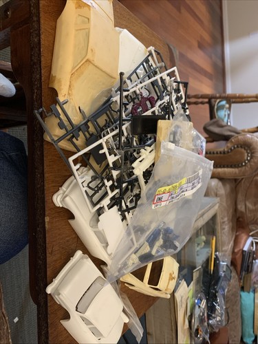 1/32 - 1/24 JUNKYARD Lot Plastic Model Cars, For Parts And Repair