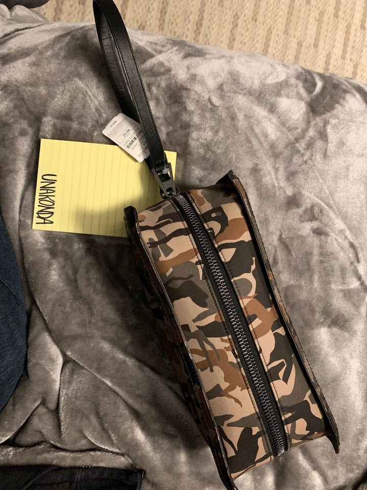 Jimmy Choo CLYDE Verde Bosque Mezcla Camuflaje Estampado Nylon Bolsa de Aseo Kit Doble Foto 2 de 4