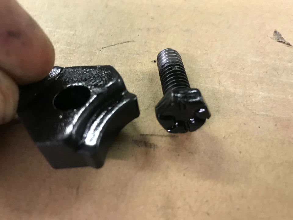 Soporte de sujeción para distribuidor Ford Mustang 87-93 con perno de fábrica OEM 302 HO Foto 2 de 2