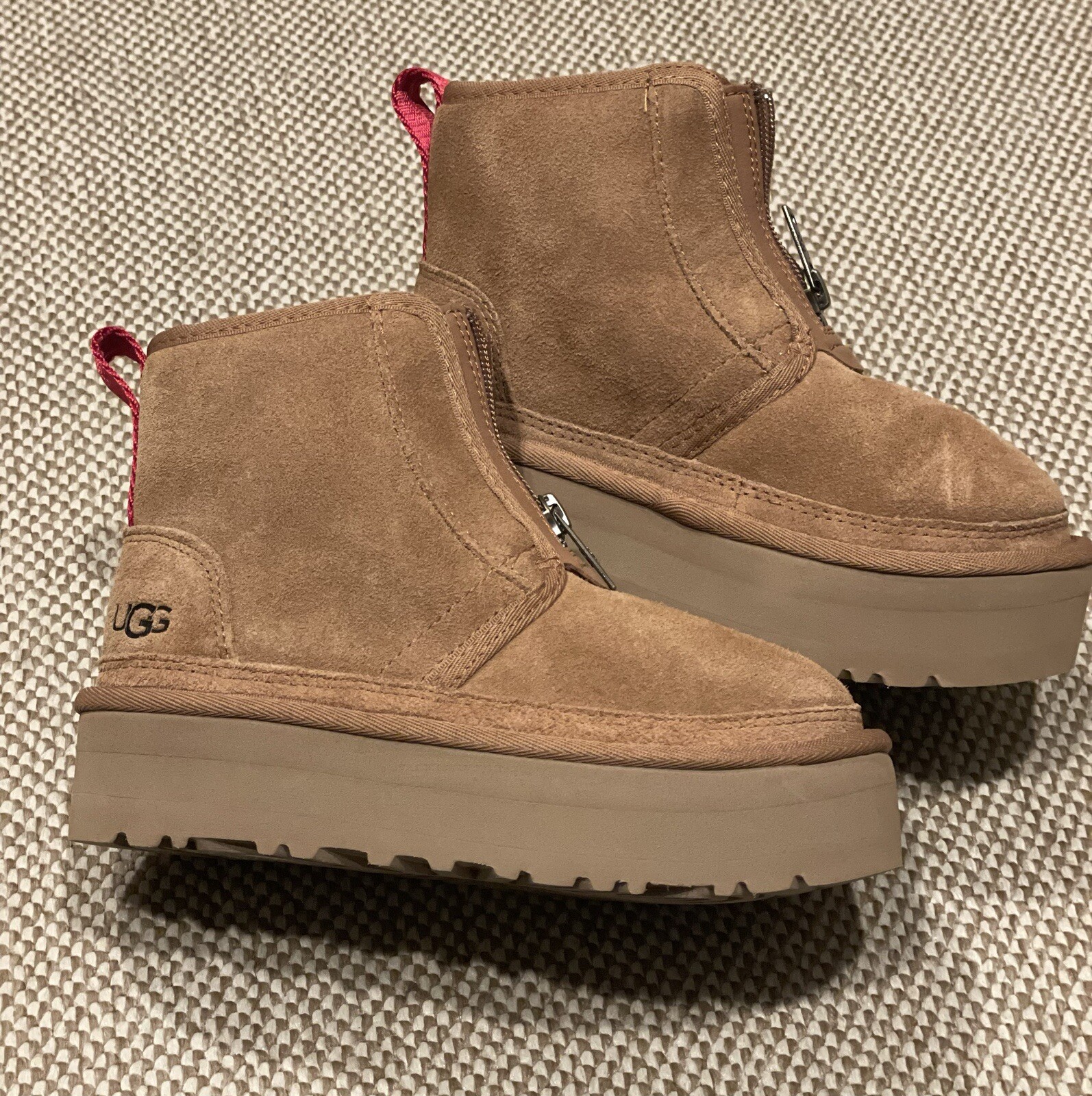 UGG Kids' Neumel Zip Platform Boot NWOT image 4