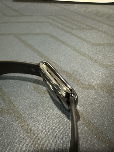 Apple Watch Series 6 Hermès 44 mm noir sidéral - Photo 4 sur 6