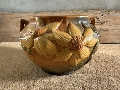 Roseville Pottery Clematis Jardiniere No. 667-5 – Brown – Double Handled 5”