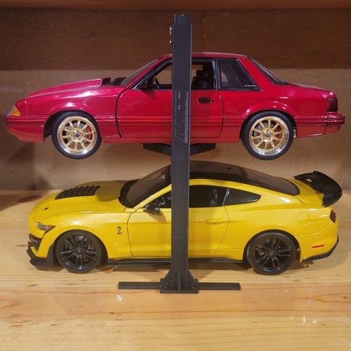 1:18 Scale Two Post Car Lift For Displaying Scale Model Cars Garage -Plastic - Picture 3 of 9
