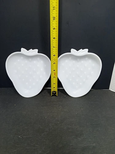 ❤️ Set Of 2 VINTAGE MILK GLASS STRAWBERRY PLATE