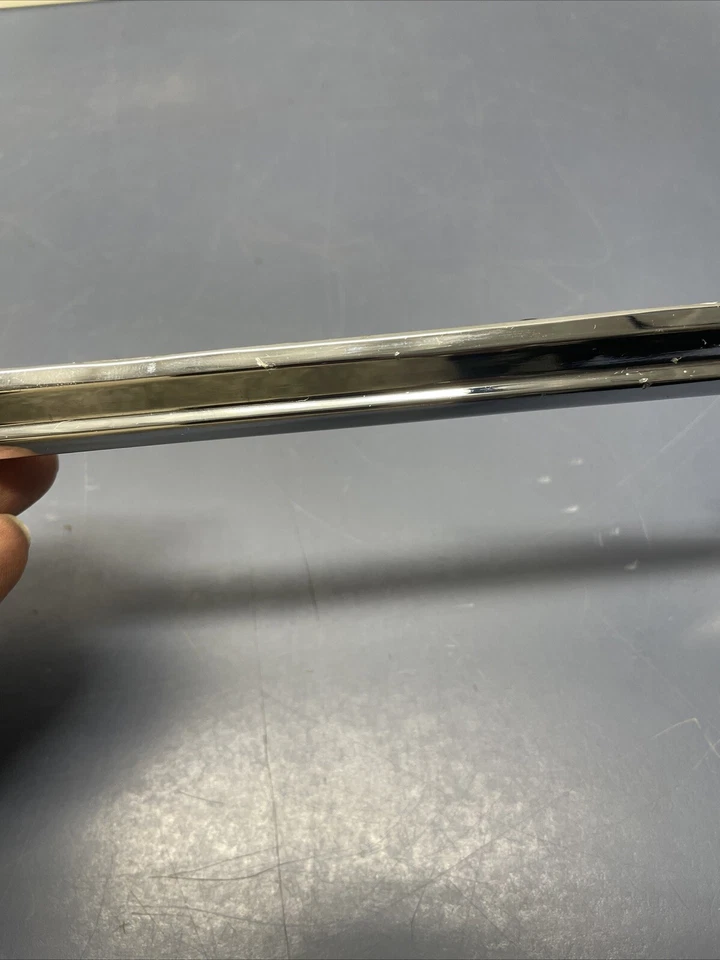 CARGADOR DODGE 1975-1977 CROMO MALETERO CUBIERTA TAPA MATRÍCULA MOLDURA Foto 3 de 4