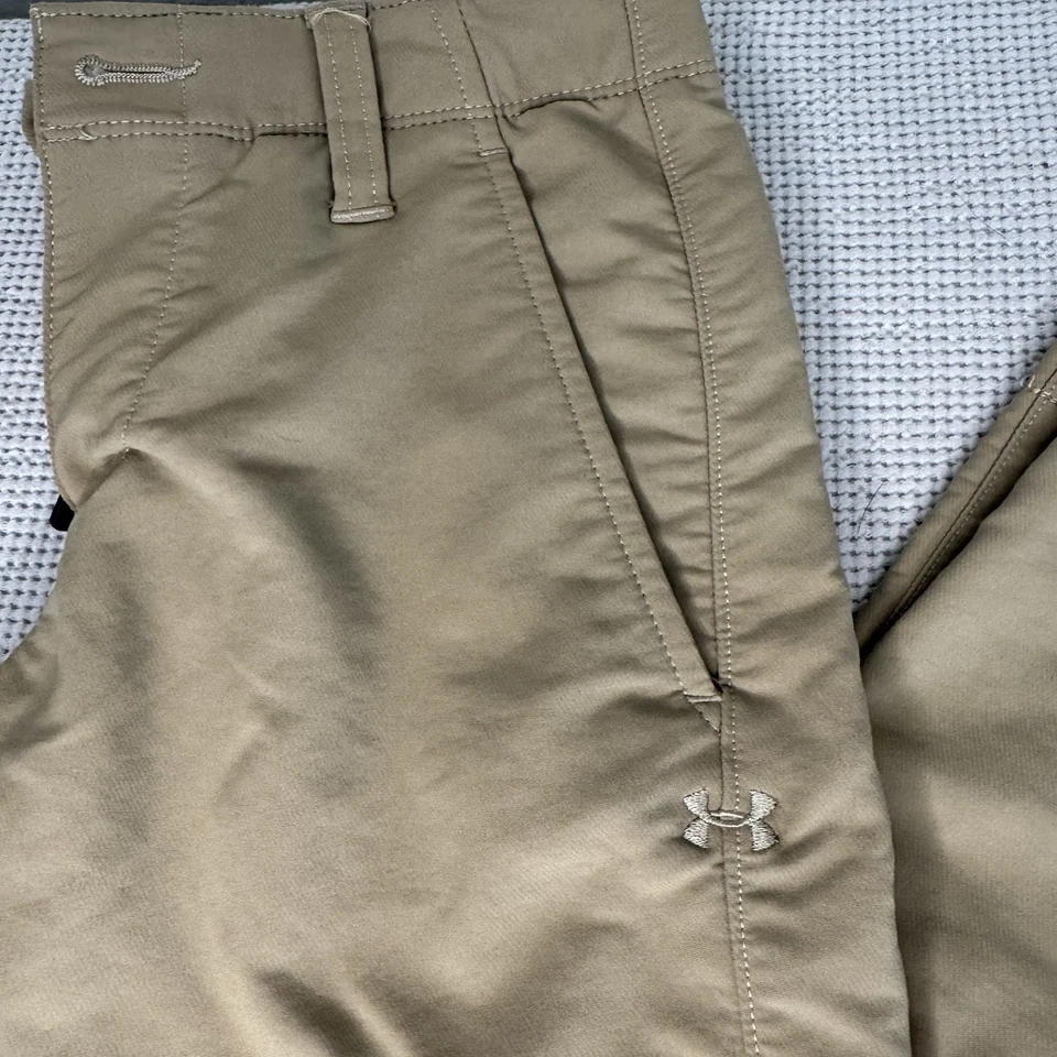Pantalones largos Under Armour para niños talla 8 caqui cintura ajustable pierna recta Foto 2 de 4