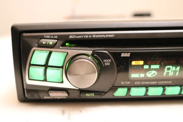 Receptor de CD Alpine CDM-9803 con controles de cambiador de CD Foto 4 de 4