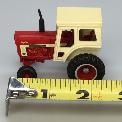 Ertl International Harvester 1066 White Stripe Tractor With Cab 1/64 Scale - Picture 11 of 12