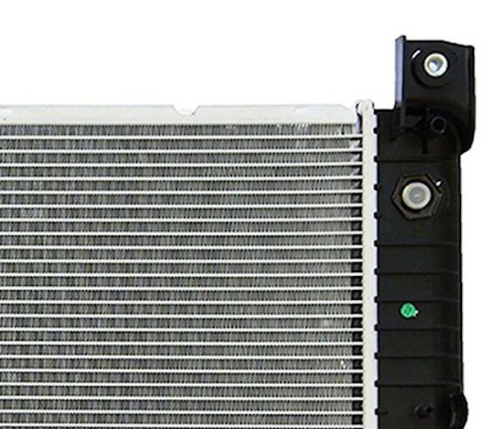 Radiador 2370 para GMC Sierra 2500 2000 y Chevrolet Silverado 2500 Foto 4 de 4