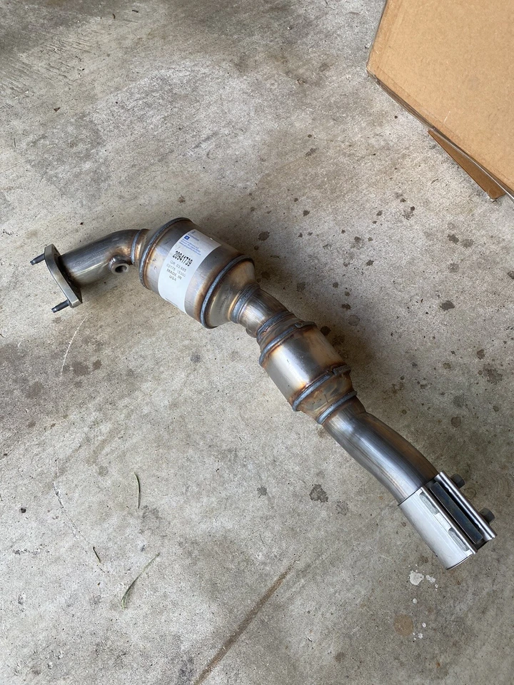 Convertidor catalítico genuino GM OEM 12-15 Camaro ZL1 6,2 L lado del pasajero 20941739 Foto 4 de 4