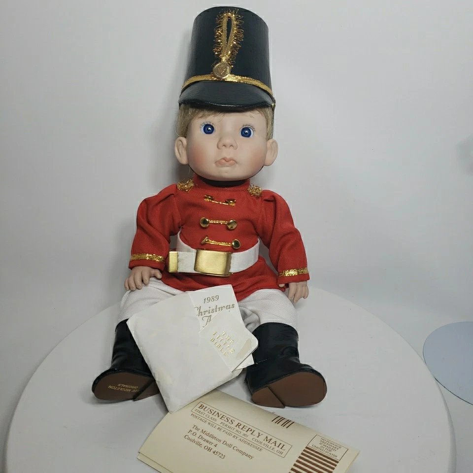 Lee Middleton 1989 Navidad Pequeño Ángel Juguete Soldado Niño Muñeca Vinilo, Pequeña Biblia Foto 2 de 4