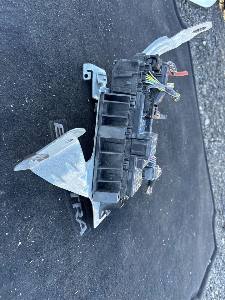 2011 - 2015 Ford Explorer Edge MKX Cabin Fuse Relay Box BCM BC3T-14B476-DH - Image 4 of 4