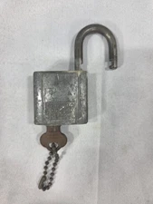Vtg Made In The USA Chicago Lock Co. Padlock With 1 Original Working Key 1234