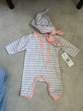 BABY NEUGEBORENES REEBOK OUTFIT SET UNISEX MÄDCHEN JUNGE MÜTZE SCHUHE SOCKEN PAKET STIEFEL