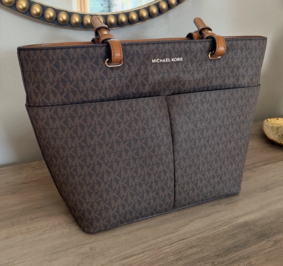 Bolso de Mano Michael Kors Bedford Mediano con Logo Foto 2 de 4