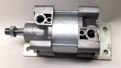 SMC C96SL100-25 Pneumatic Cylinder 100mm Bore 25mm Stroke 25mm Rod W/Brackets