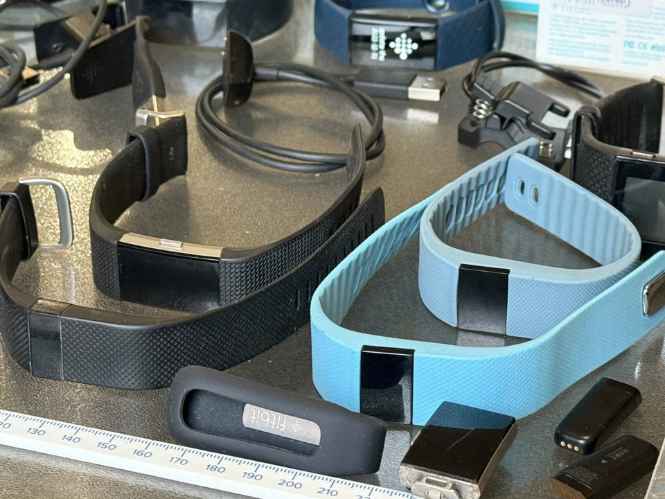 Fitbit Joblot ~15 Mixed Models/Condition UNTESTED for Parts/Repair Spares - Image 3 of 4