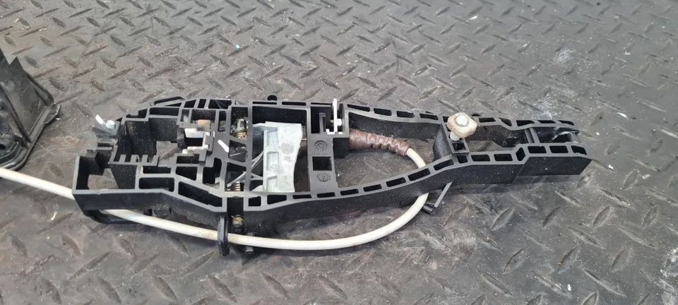 BMW 4 Series F32 2014 Coupe Left Front Door Central Locking Motor 51217202145 - Image 4 of 4