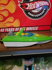 VINTAGE AMERICAN PLASTIC TOYS GREEN TOY PLASTIC SPEED BOAT-USA MADE