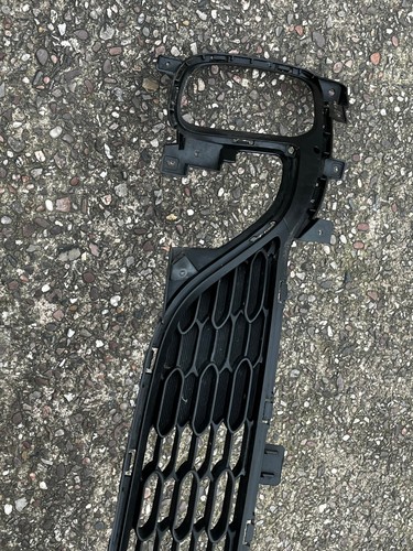 KIA CARENS 2014 MK3 FRONT LOWER BUMPER GRILL RADIATOR PANEL 86561-A4000 /2013-16 - Picture 4 of 9