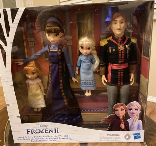 Disney Frozen II Arendelle Royal Family Set NEW