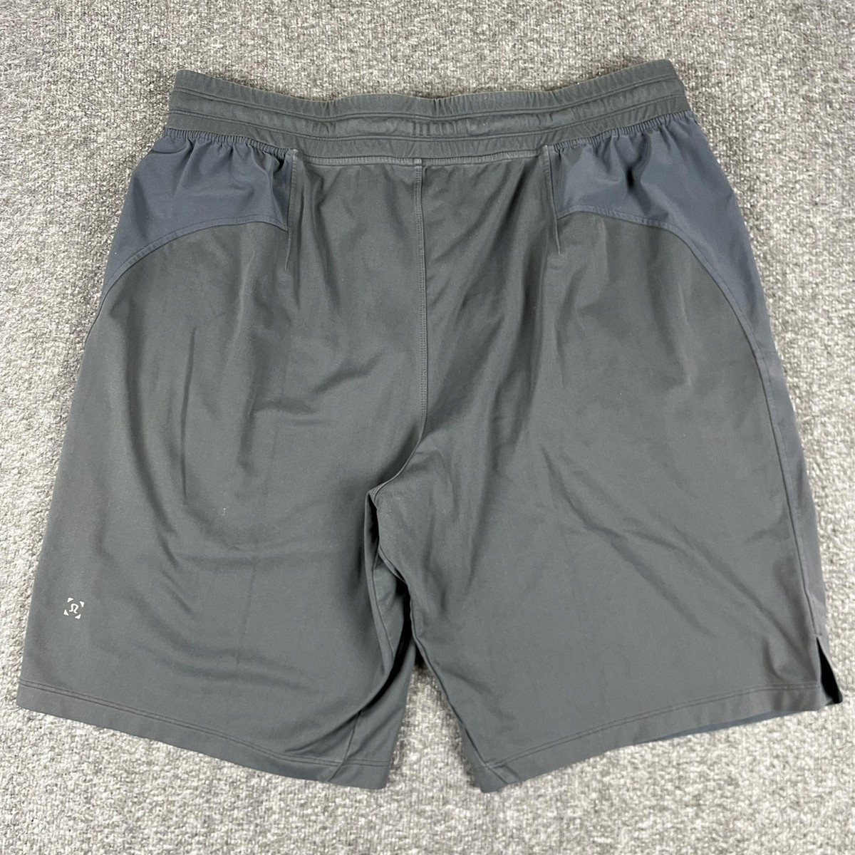 Lululemon Shorts Mens XL Gray Training Elastic Waist Snap Pockets Athletic View 3