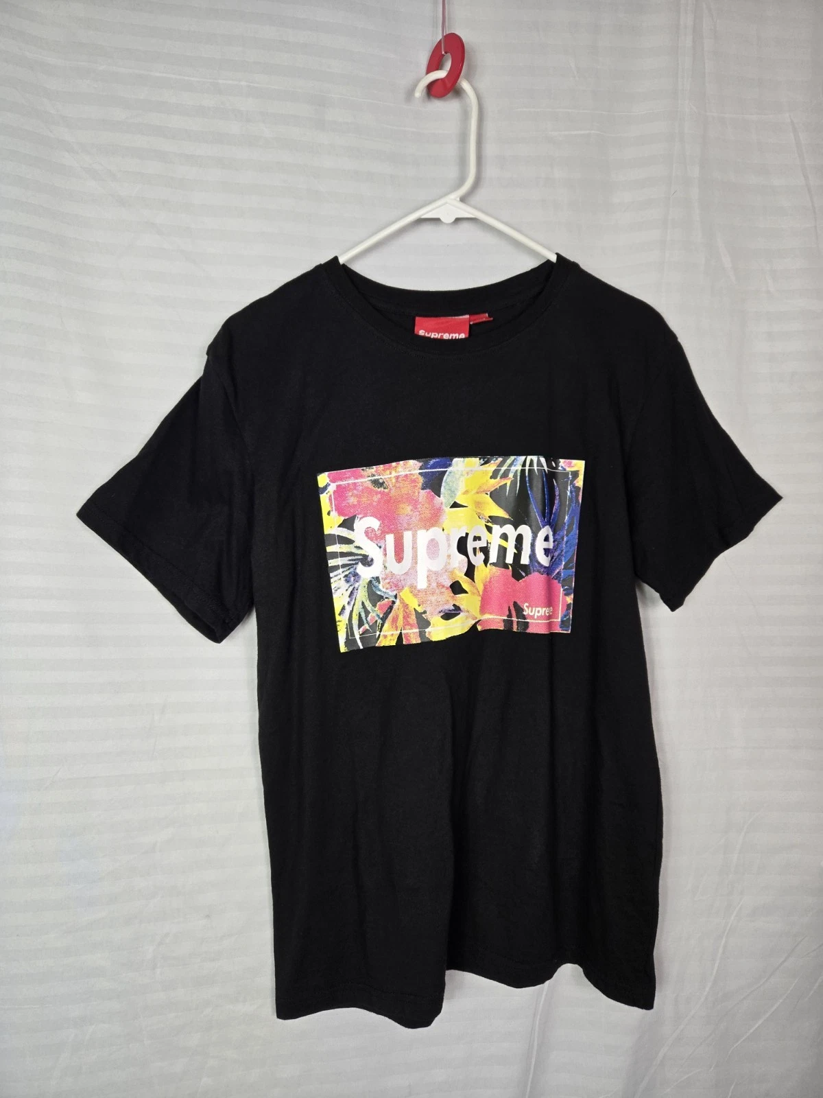 Supreme Tshirt Femme Logo Boîte Florale, Manches Courtes Noir Taille L 
