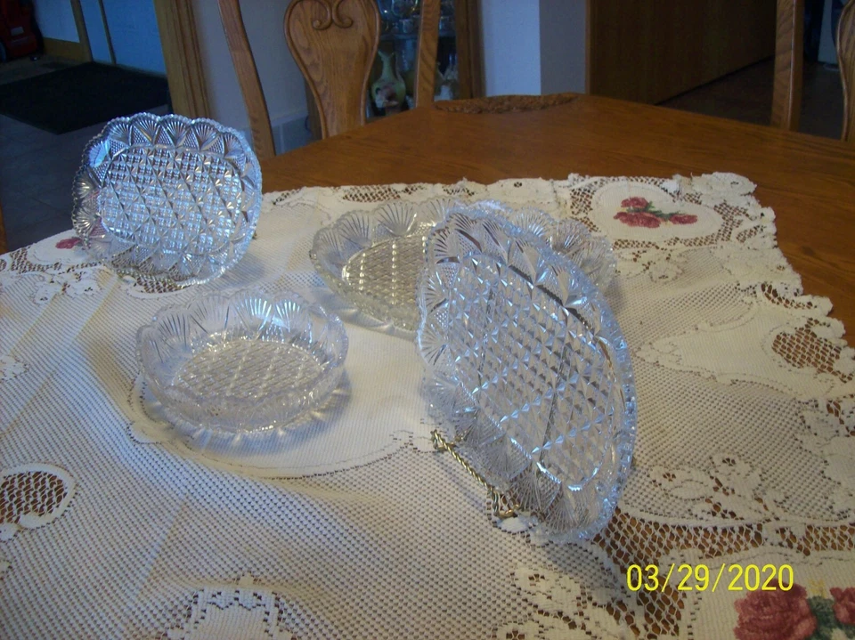 Mikasa Georgetown 水晶钻石切割和风扇供应碗盘 4 件套 — 第 2/4 张图片