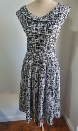 Timeless by Vanessa Tong Fit and Flare Dress Cross over Collar Black/White Sz 8 - Afbeelding 1 van 13