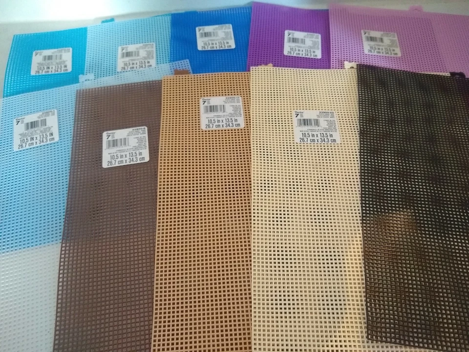 Hojas de lona de plástico Darice malla de 10,5" x 13,5" 23 colores elige un color Foto 2 de 4
