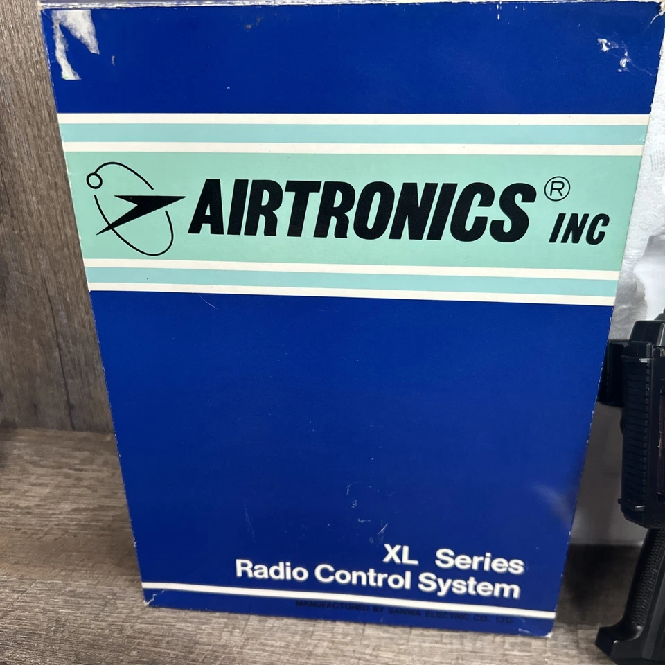 Sistema remoto digital proporcional Airtronics XL 2P **sin probar** enciende Foto 2 de 4