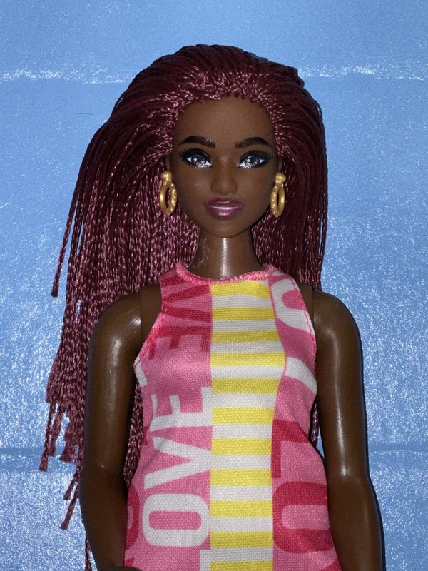 Fashionistas Barbie Doll Mint Mattel 