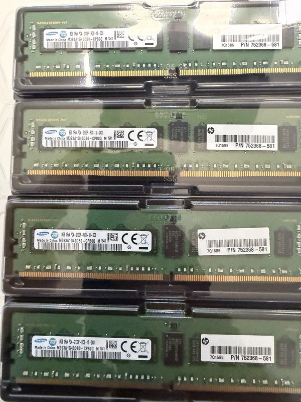 Samsung 32GB Kit (4x8GB) DDR4-2133 PC4-2133P ECC Registered RDIMM Server RAM
