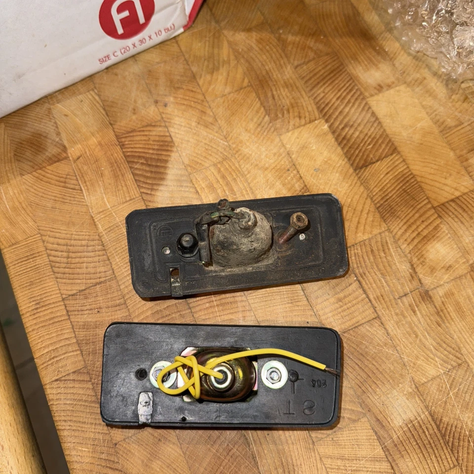 Frecce laterali Toyota Celica Coupe RA20 RA21 TA20 TA22 1971 1972 1973 1974 1975 - Immagine 3 di 4