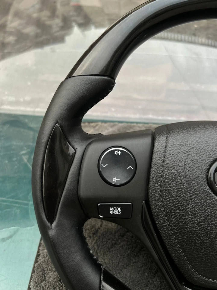 Volante deportivo Toyota Corolla 2014-2018 fibra de carbono cuero | Foto 4 de 4