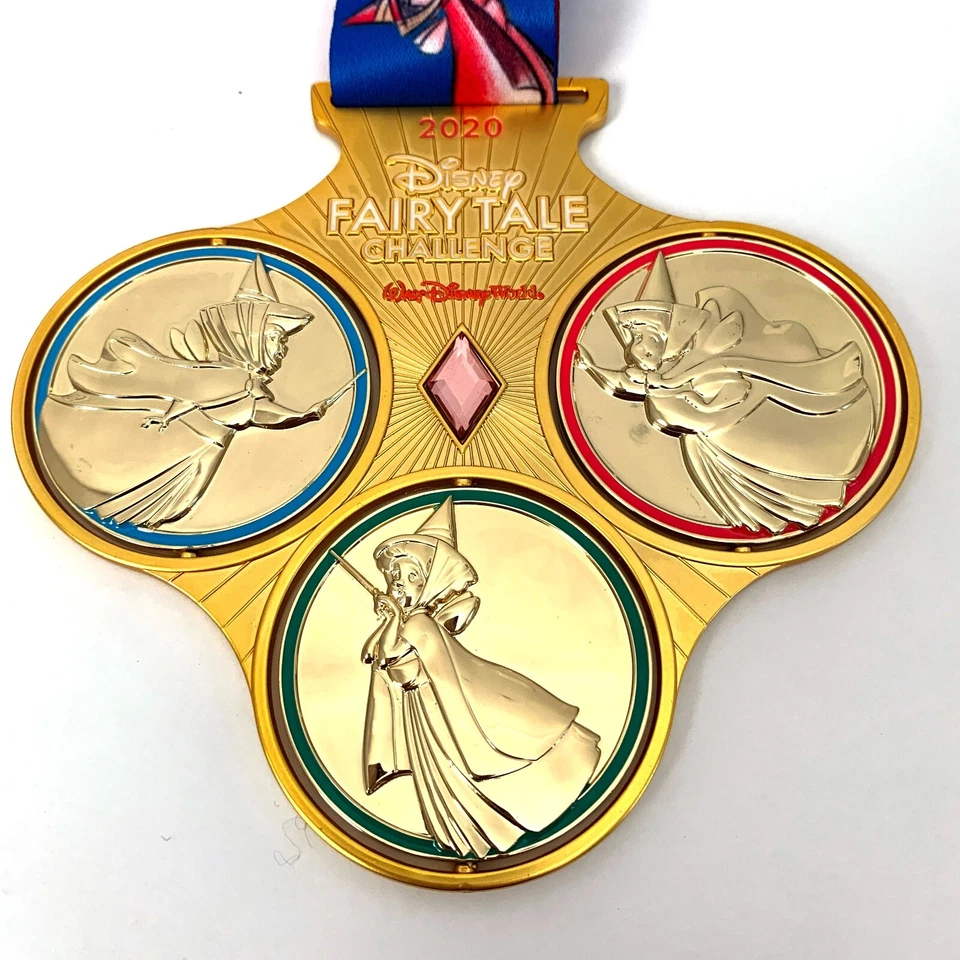 Medallas RunDisney Princess Moana Pocahontas Cinderella Fairy Tale Challenge 2020 Foto 2 de 4