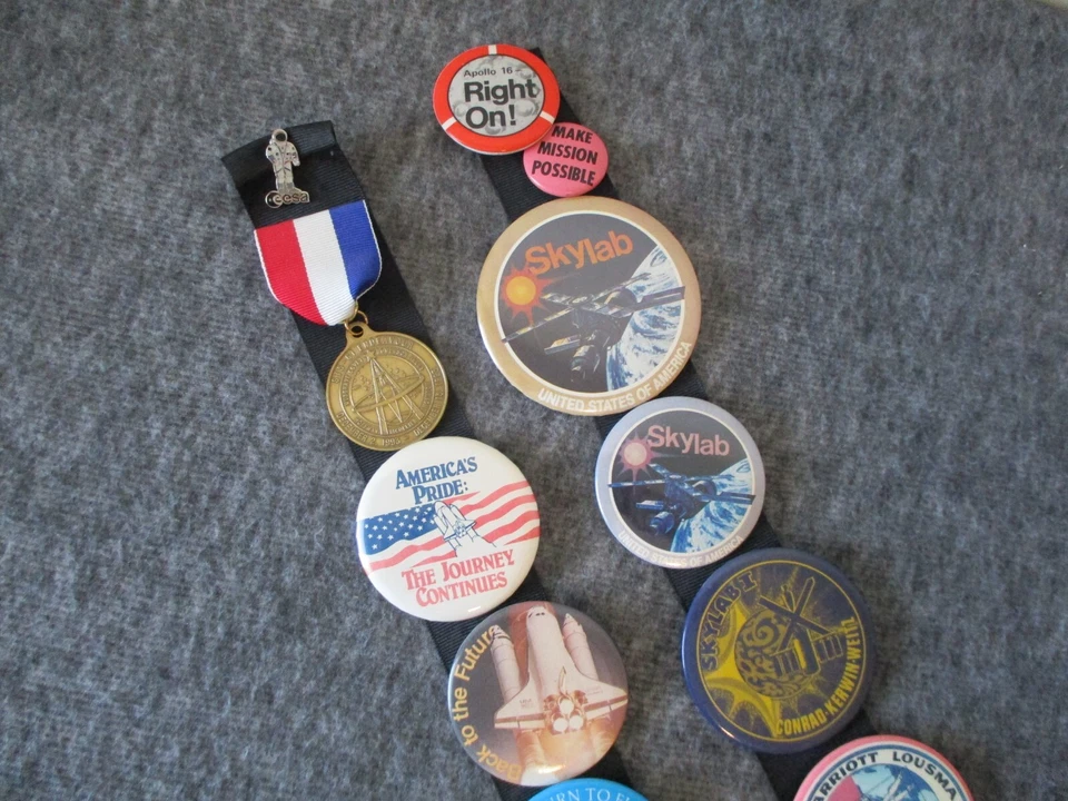 70s-90s NASA/CONTRACTOR ISSUED PIN COLLECTION+MEDAL APOLLO/SKYLAB/SPACE SHUTTLE+ - Image 4 of 4