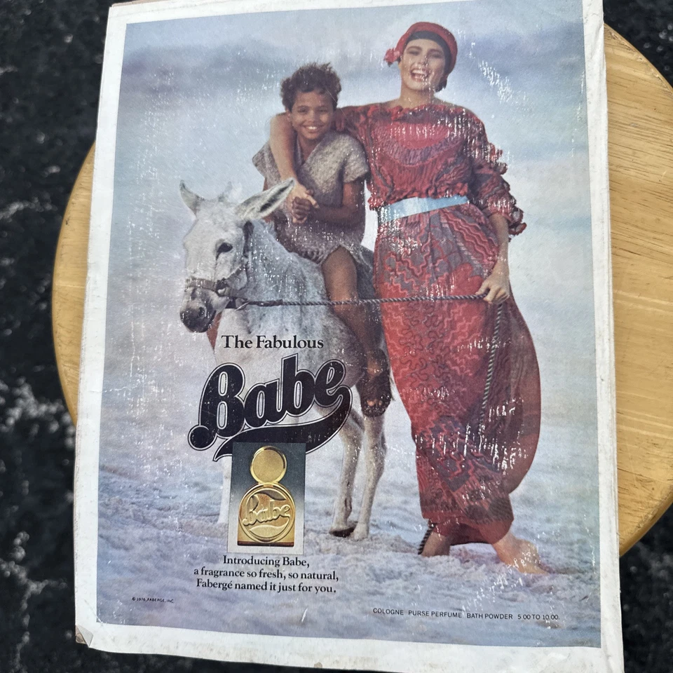 VOGUE-DECEMBER 1976-ST LAURENT-ROSIE VELA-MET RUSSIAN EXHIB-PENN FLORALS- TIEGS - Image 3 of 4