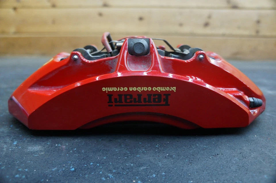 Pinza de freno delantera derecha del lado del pasajero roja 267316 OEM Ferrari FF 2011-16 Foto 3 de 4