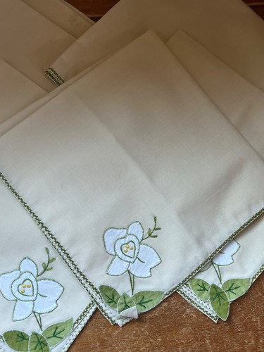 Vintage Lot Set of Tan w White Appliqué Flower Cotton Blend Cloth Dinner Napkins - Picture 2 of 10