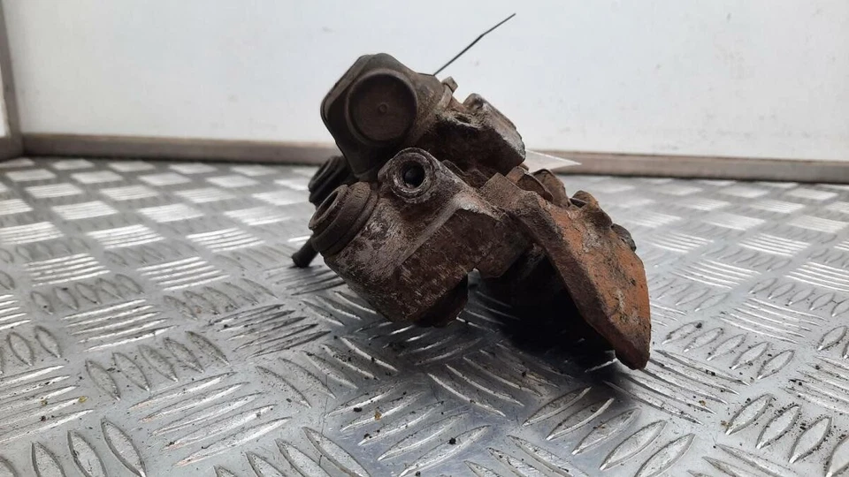 1999 PEUGEOT 306 2.0L DIESEL REAR Left BRAKE CALIPER 4401A2 - Image 3 of 4