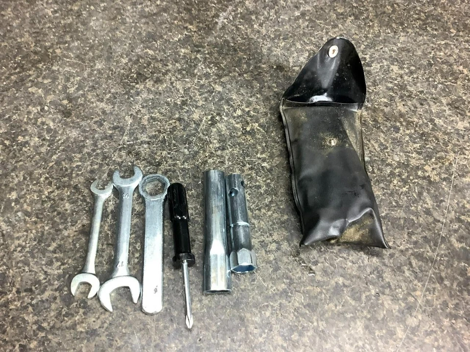 Kit de herramientas 15 Suzuki TU 250 TU250 TU250X 30F Foto 2 de 2