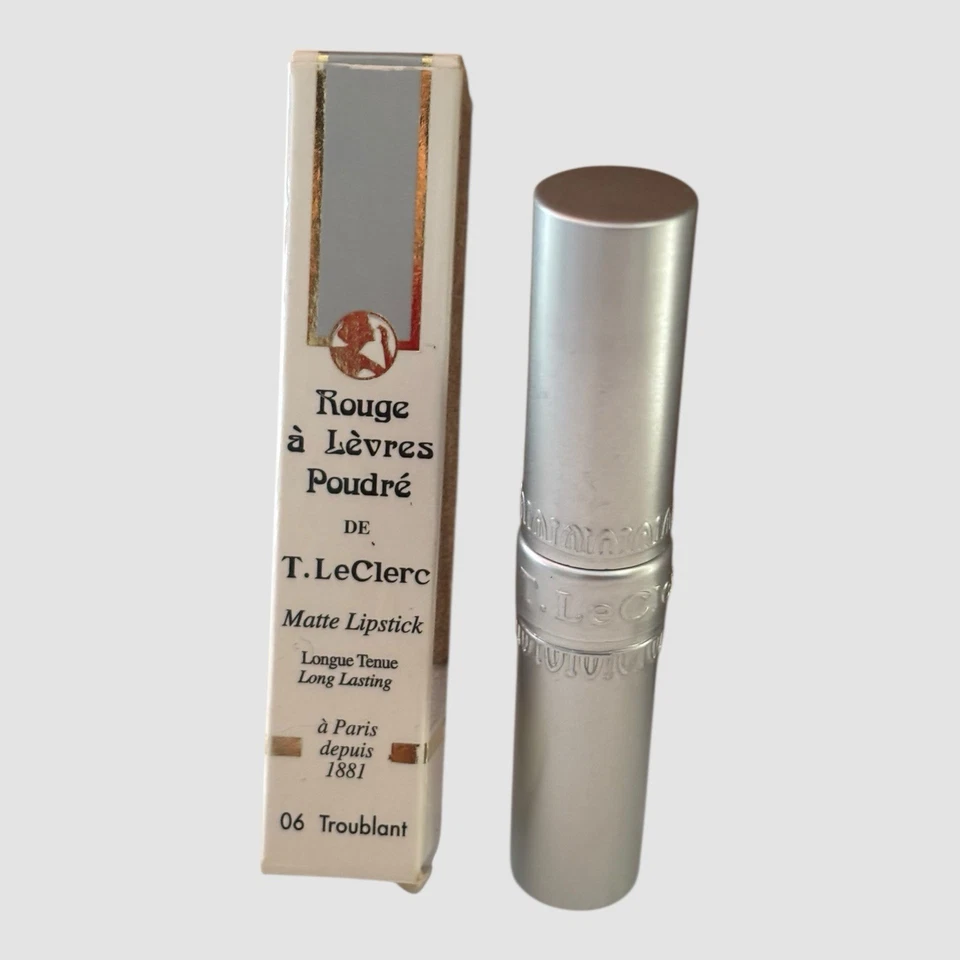 Lápiz labial mate de larga duración T.LeClerc Rouge à Lèvres Poudré, tono: 06 Troublant Foto 2 de 4