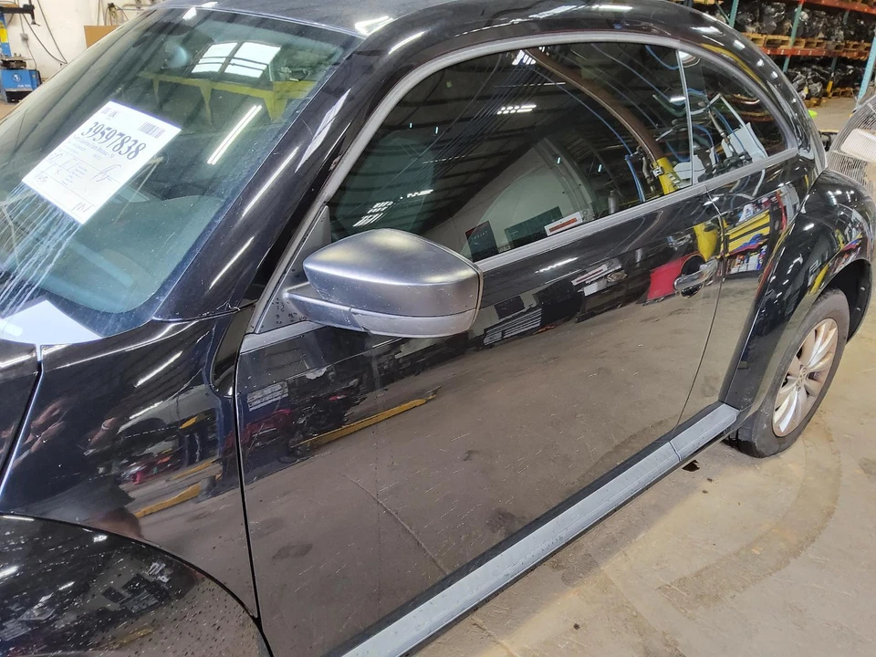 Used Front Center Interior Rear View Mirror fits: 2014 Volkswagen Beetle w/o aut - Image 4 of 4