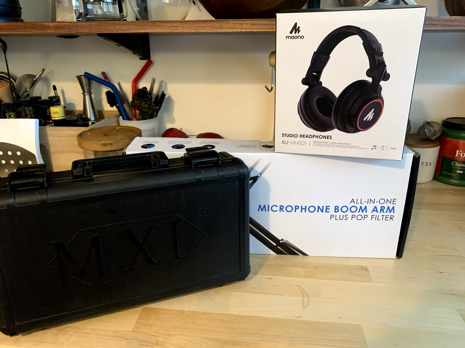 Podcaster's starter kit: MXL mic, Maono headphones, Blucoil boom arm