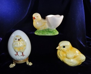 3-Porcelain-Chicken-Figurines-2-Goebel-1-Bordallo-Pinheiro-figuriine-Egg-Cup